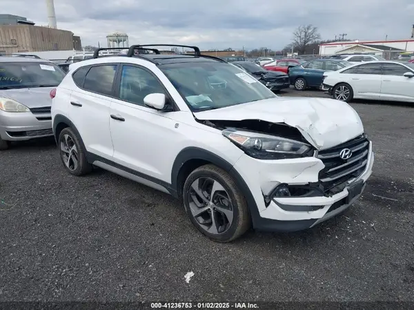 KM8J3CA23JU690376 2018 HYUNDAI TUCSON - Image 1