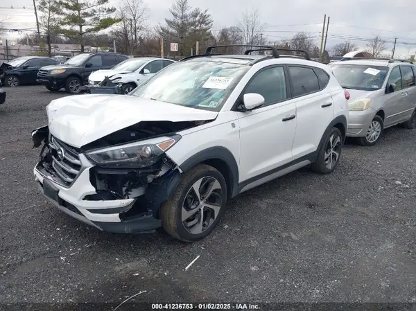 KM8J3CA23JU690376 2018 HYUNDAI TUCSON - Image 2