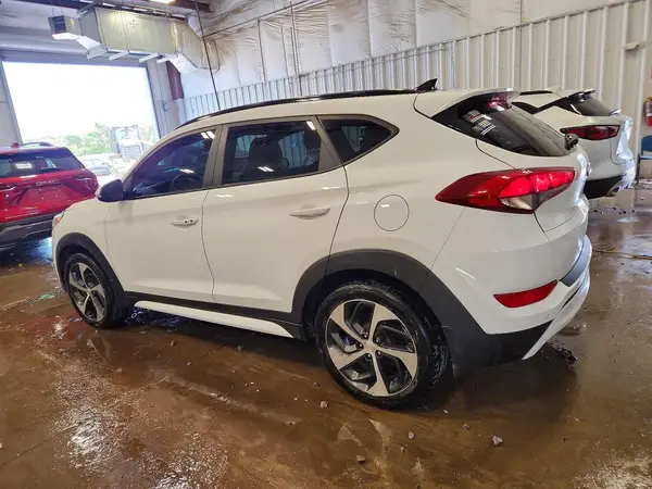 KM8J3CA23JU748115 2018 HYUNDAI TUCSON - Image 2