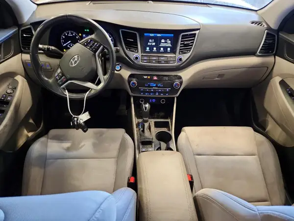 KM8J3CA23JU748115 2018 HYUNDAI TUCSON - Image 8