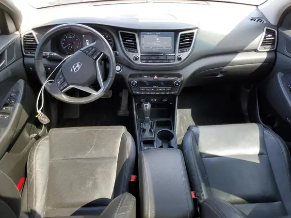 KM8J3CA23JU749765 2018 HYUNDAI TUCSON - Image 8