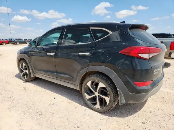 KM8J3CA23JU758160 2018 HYUNDAI TUCSON - Image 2