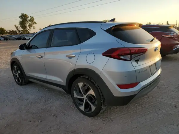KM8J3CA23JU758238 2018 HYUNDAI TUCSON - Image 2