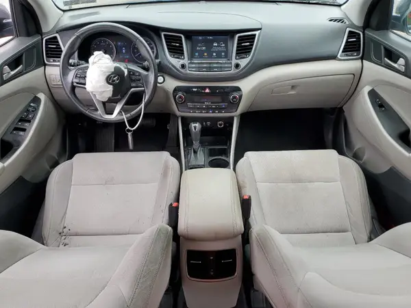 KM8J3CA23JU761950 2018 HYUNDAI TUCSON - Image 8