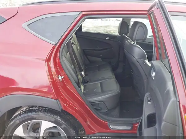 KM8J3CA23JU795581 2018 HYUNDAI TUCSON - Image 8