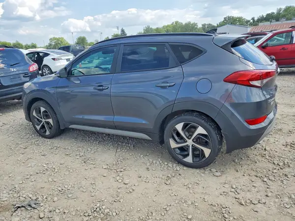 KM8J3CA23JU804781 2018 HYUNDAI TUCSON - Image 2
