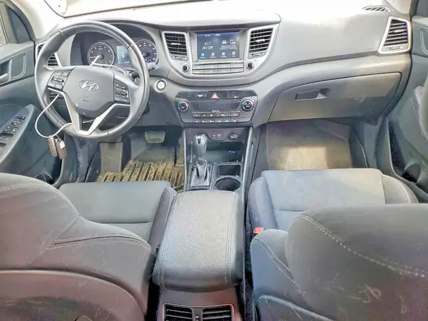 KM8J3CA23JU804781 2018 HYUNDAI TUCSON - Image 8