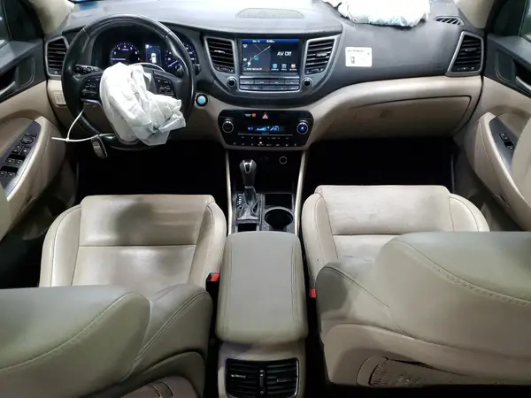 KM8J3CA23JU813304 2018 HYUNDAI TUCSON - Image 8