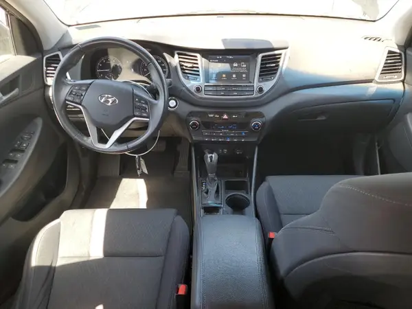 KM8J3CA23JU820057 2018 HYUNDAI TUCSON - Image 8