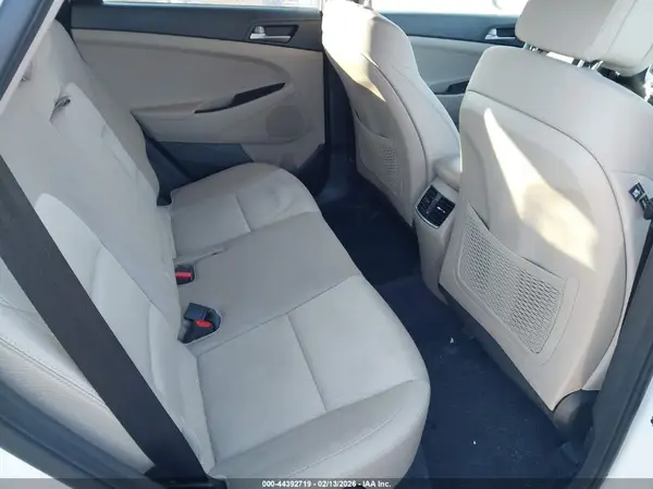 KM8J3CA23JU821225 2018 HYUNDAI TUCSON - Image 8