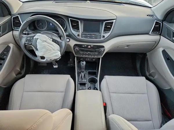 KM8J3CA23JU821399 2018 HYUNDAI TUCSON - Image 8