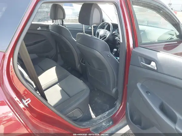 KM8J3CA23JU827199 2018 HYUNDAI TUCSON - Image 8