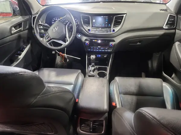 KM8J3CA23JU831382 2018 HYUNDAI TUCSON - Image 8