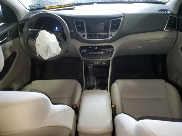 KM8J3CA24GU021705 2016 HYUNDAI TUCSON - Image 8