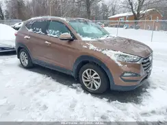 KM8J3CA24GU024961 2016 HYUNDAI TUCSON