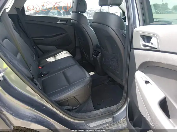 KM8J3CA24GU105555 2016 HYUNDAI TUCSON - Image 8