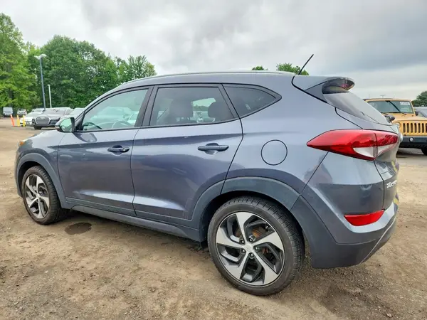 KM8J3CA24GU161995 2016 HYUNDAI TUCSON - Image 2