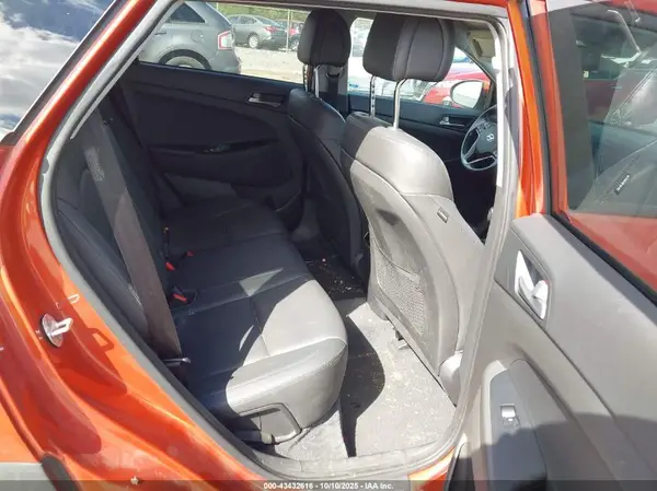 KM8J3CA24GU166369 2016 HYUNDAI TUCSON - Image 8