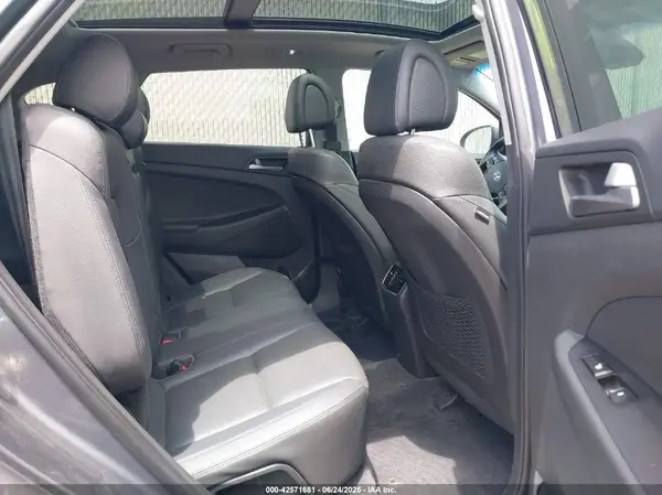 KM8J3CA24GU207504 2016 HYUNDAI TUCSON - Image 8