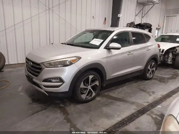 KM8J3CA24GU221063 2016 HYUNDAI TUCSON - Image 2