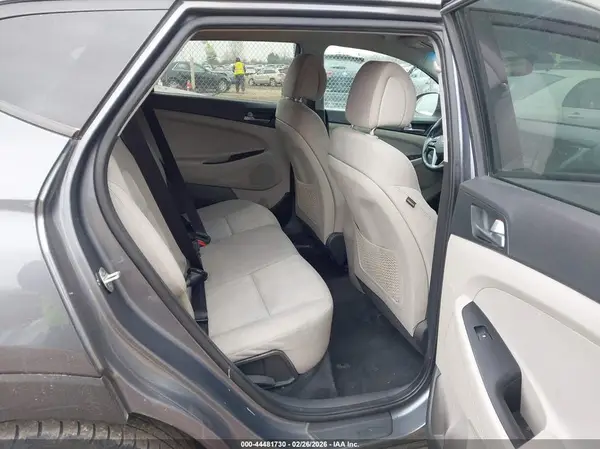 KM8J3CA24GU241961 2016 HYUNDAI TUCSON - Image 8