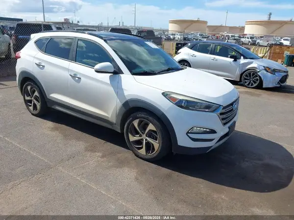 KM8J3CA24HU265176 2017 HYUNDAI TUCSON - Image 1
