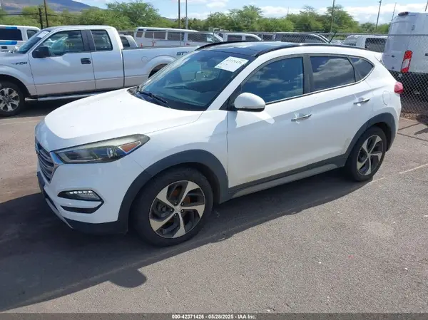 KM8J3CA24HU265176 2017 HYUNDAI TUCSON - Image 2