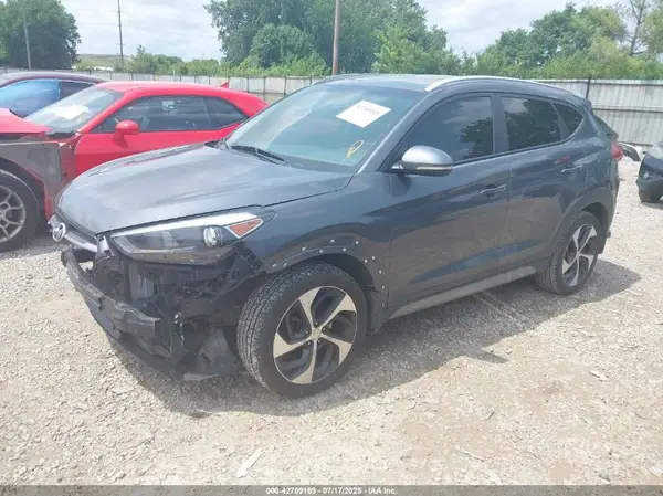 KM8J3CA24HU268949 2017 HYUNDAI TUCSON - Image 2