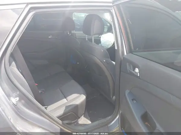 KM8J3CA24HU268949 2017 HYUNDAI TUCSON - Image 8