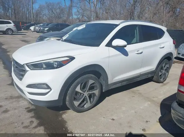 KM8J3CA24HU278235 2017 HYUNDAI TUCSON - Image 2