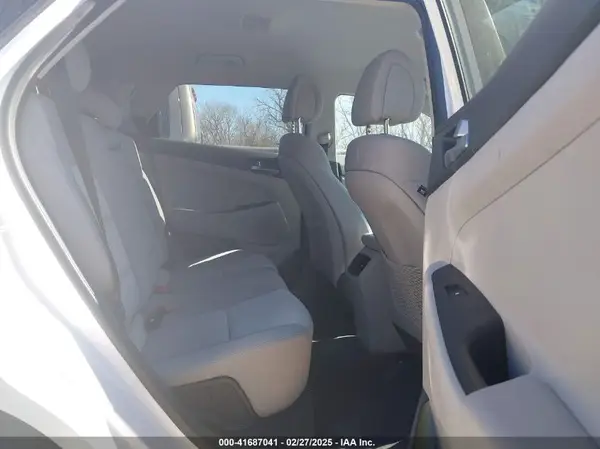 KM8J3CA24HU278235 2017 HYUNDAI TUCSON - Image 8