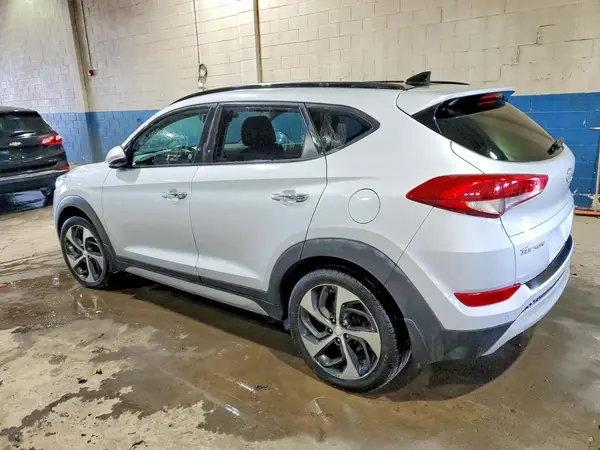 KM8J3CA24HU292958 2017 HYUNDAI TUCSON - Image 2