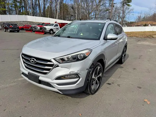 KM8J3CA24HU294189 2017 HYUNDAI TUCSON - Image 1
