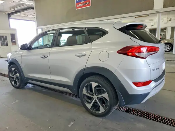 KM8J3CA24HU294726 2017 HYUNDAI TUCSON - Image 2