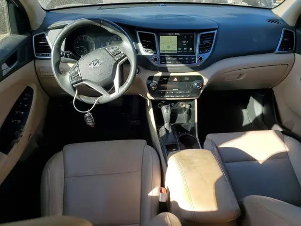 KM8J3CA24HU295519 2017 HYUNDAI TUCSON - Image 8