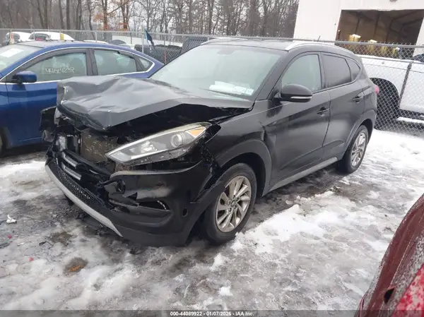 KM8J3CA24HU296640 2017 HYUNDAI TUCSON - Image 2