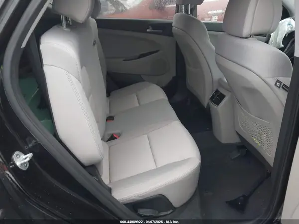 KM8J3CA24HU296640 2017 HYUNDAI TUCSON - Image 8