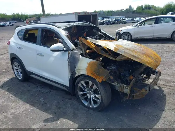 KM8J3CA24HU301528 2017 HYUNDAI TUCSON - Image 1