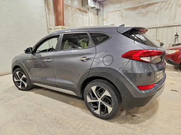 KM8J3CA24HU304820 2017 HYUNDAI TUCSON - Image 2