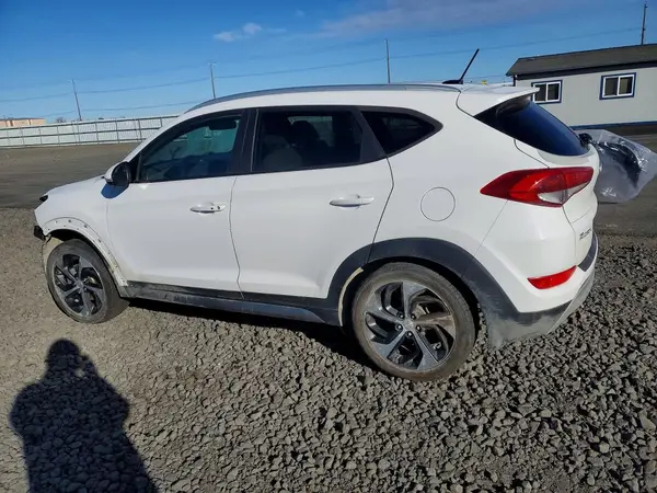 KM8J3CA24HU310102 2017 HYUNDAI TUCSON - Image 2