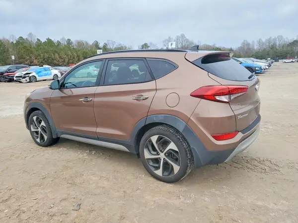KM8J3CA24HU321388 2017 HYUNDAI TUCSON - Image 2