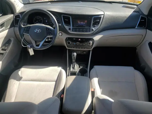 KM8J3CA24HU326963 2017 HYUNDAI TUCSON - Image 8