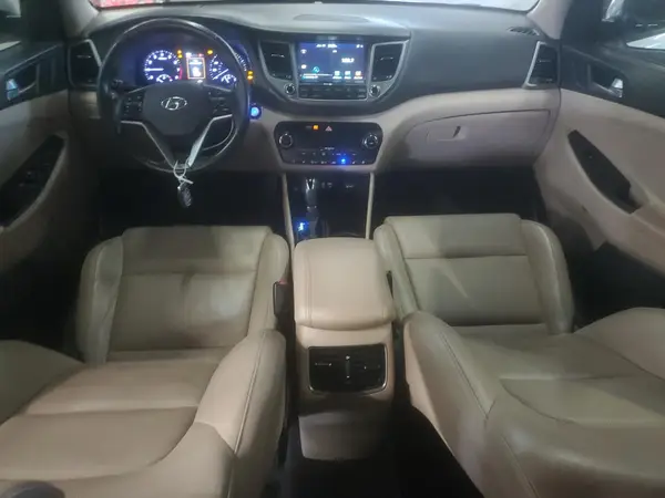 KM8J3CA24HU327451 2017 HYUNDAI TUCSON - Image 8
