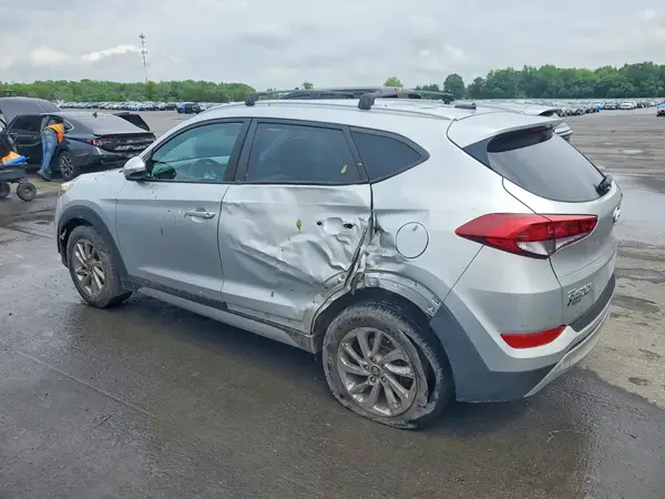 KM8J3CA24HU329457 2017 HYUNDAI TUCSON - Image 2