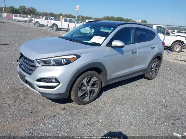 KM8J3CA24HU345867 2017 HYUNDAI TUCSON - Image 2
