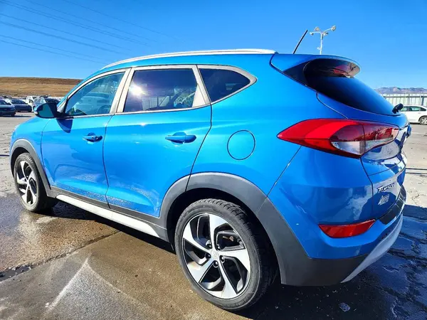 KM8J3CA24HU379517 2017 HYUNDAI TUCSON - Image 2