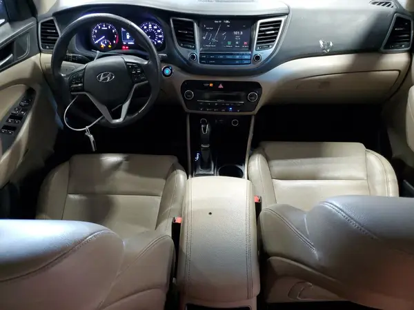KM8J3CA24HU380635 2017 HYUNDAI TUCSON - Image 8