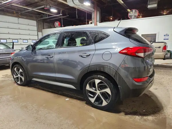 KM8J3CA24HU380926 2017 HYUNDAI TUCSON - Image 2