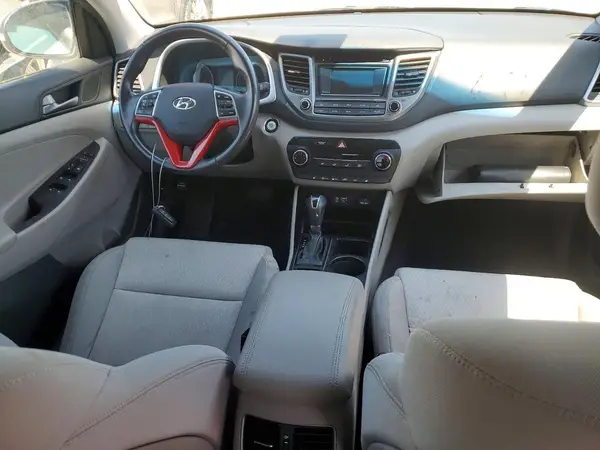 KM8J3CA24HU390226 2017 HYUNDAI TUCSON - Image 8