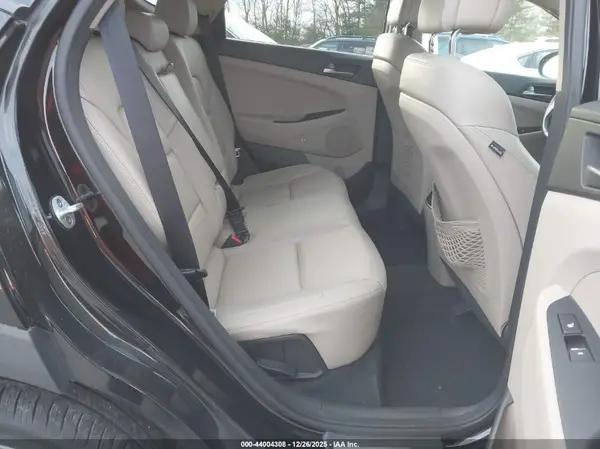 KM8J3CA24HU390534 2017 HYUNDAI TUCSON - Image 8